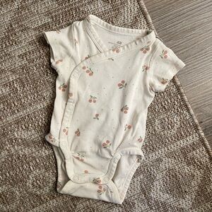 H&M Organic Cherrys Kimono bodysuit